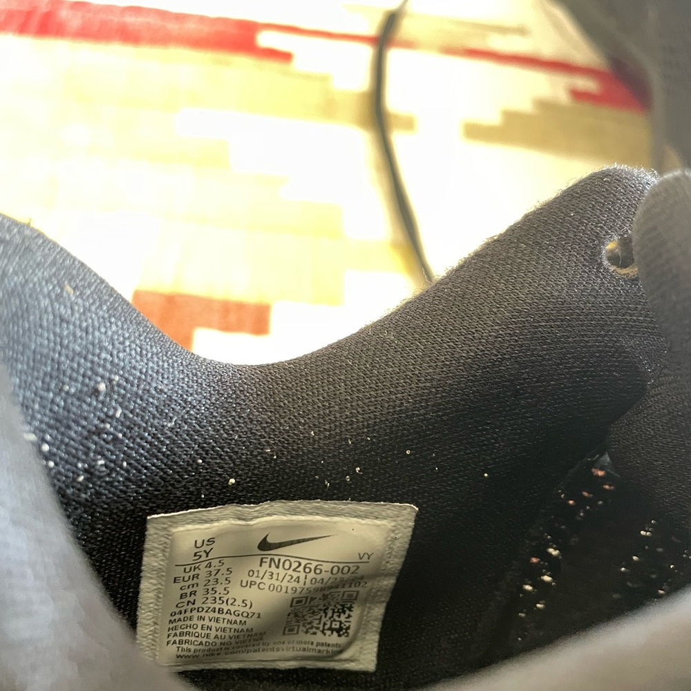 Kobe 8 Laker Away sz Y5 - Picture 6 of 6